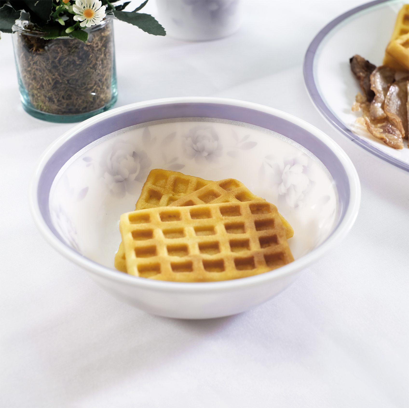 Grace 7.5" Round Bowl with Silver Lining